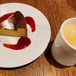 1+2 - ゴルゴンゾーラのチーズケーキ　ホットコーヒー