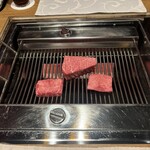お肉屋 けいすけ 三男坊 - 2.タン元の厚切り/和牛焼き