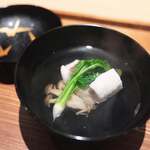 日本料理FUJI - 花鯛のお椀。鰹節の薫香が効いていて、しかも出汁の清廉さ。さすがです。