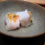 日本料理FUJI - そのシロアマダイの松笠焼き。焼きの技術とアマダイの出汁の取り方。バランスが絶妙。品格ある一品。