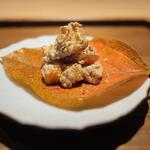 日本料理FUJI - 目の前でゴマをすってくれて、柿の白和え。何気ない一品ですが、立ち上がるゴマの香りと柿の甘さと柔らかな白和え。絶品のお味でした！