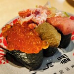 金沢回転寿司 輝らり - いくら、カニ味噌、ネギトロ