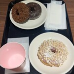 ミスタードーナツ 芦屋ショップ - クッキー&ストロベリーリング 198円(税込)、ダブルチョコレート 187円(税込)、チョコレート 176円(税込)