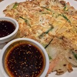 韓国料理 Han - 海鮮チヂミ タレはピリ辛とノーマルの2種 オススメです！！