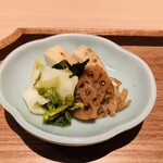 日本料理FUJI - 【写真⑮】白菜と蕪の葉の乳酸発酵漬物、あさはた蓮根のきんぴら、山芋の糠漬け