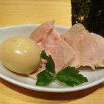 むぎとオリーブ - むぎとオリーブ（特製鶏ＳＯＢＡ1,050円 ※特製のトッピング増量分のアップ）