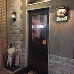 ライオン堂 - 昭和チックな店構えです。賑わいが見える大窓がウレシイです。