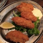 ライオン堂 - 広島産カキフライも380円。肉厚であっつあつ。やけどに要注意です（笑）