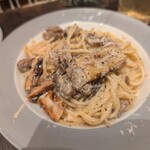 ショクジノアトリエ イタリアン南森町 - 赤味噌で煮込んだ牛すじとクタクタネギのクリームソース