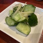 焼き鳥アポロ - きゅうりの浅漬けもオススメ