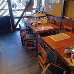 上州屋 - 店内 ６人掛けテーブル席