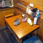 上州屋 - 店内 ２人掛けテーブル席