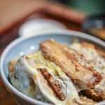 泰明庵 - "炸豬排蓋飯（ぶたにくころもあげどんぶりめし）"、斷面（きりくち）