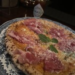 モモタ バー - ピザにタバスコってどうして相性いいんだろ