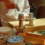 六本木 大皿焼肉 老中 - バーナーで炙る職人さん