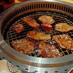 六本木 大皿焼肉 老中 - しっかり焼いて店員さんに預けると、お弁当にして持たせてくれます