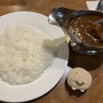 アングル - 特選ビーフカレー。