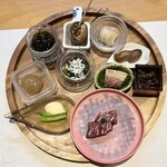美味いもん屋 わ多なべ - 鰹、インゲン、手作り蒟蒻、ほうれん草しらす、鯨ベーコン、生キクラゲ、生落花生、煮蛤、つぶ貝と糸もずく