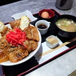 ほびーい喫茶店 - 生タマ納豆豚丼(大盛り)お値段お任せ
      