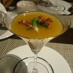 雲丹醤と上海がにの茶碗蒸し、紅白の鈴菜を添えて