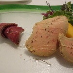 クッチーナ イタリアーナ ガッルーラ - フォアグラのスモークとマンゴー　鴨胸肉のレア