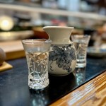 寿し辰 - ひれ酒
      島田は大村屋酒造場の島田市限定販売の地酒、「馴（なじみ）」のひれ酒ですよ〰️
      この季節には風情があっていいですよね♡