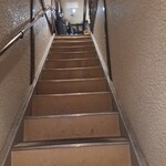 ホットスタッフ - 2階に上がる階段