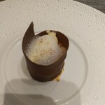 フィエルテ - 紅玉のキャラメリゼ、ゴルゴンゾーラのジェラート、カルバドスのエスプーマ