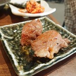 秋葉原 肉寿司 - 国産牛トロカルビ