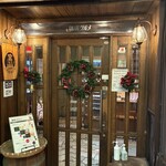 珈琲グルメ - 階段上がって2階にありました。ランチどきは会社員の方や地元の常連さんで結構混んでるみたいです。