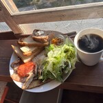 波止場茶店 - Ｂ&Ｂモーニング。深煎りホットコーヒー