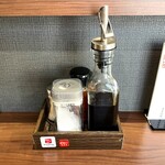 かつ丼 桜花 - 卓上調味料