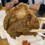 吉岡精肉店 - しっとりスパイシーな唐揚げです
