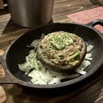 酒場ぎょうにんべん - 特大シータケの餃子ステーキ