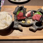 馬刺しと焼き鳥 グルマン三年坂 - 