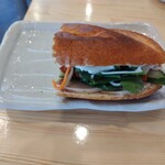 PHO HA NOI - セットの豚バラ香辛料焼きバインミー1/2