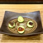 豊栄 - 自家製醤盛り合わせ
            生姜醤、沙茶醤（玉葱醤）、豊栄醤、芽菜醤