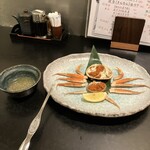炭火活烹三是 南新宿店 - セイコかにと酢のつけだれ