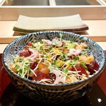 すし処 山葵 - ばらちらし 大盛り 赤だし、香物付き