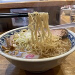 必勝軒 - シャッキリ細麺。