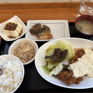 コーヒーと食事 TRAD_0