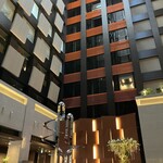 Dining & Bar TENQOO - ホテルの中。レストランはフロントの前です