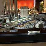 Dining & Bar TENQOO - なぜか鉄道模型が！