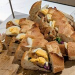 グランサンク - 照り焼きチキンと卵のバケットサンド