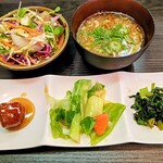 阿倍野　台湾キッチン　ソウ - 前菜小鉢３種  スープとサラダ