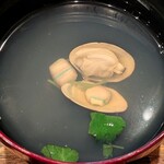 しんぱち食堂 - しんぱち食堂 茅場町店 鰻重に付く蛤・麩・三つ葉の吸い物