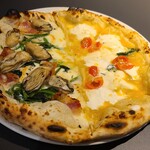 ピッツァ ジューシー - 宮島秋吉牡蠣を使ったオストリケと黄金トマトソースとモッツァレラチーズのジャッラリコッタ