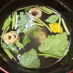 うなぎ 浜名 - ミツバと巻き麩のシンプルな肝吸い、柚子が香る