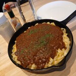 アンヴェイ カフェ - シェアOKの仙台牛のボロネーゼ1320円✨✨深型のスキレットにたっぷりΣ(･ω･ﾉ)ﾉ