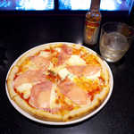 バー シェフテンダー - ピザ：マスカルポーネチーズと生ハム（S￥1000）。一人なら十分な量！